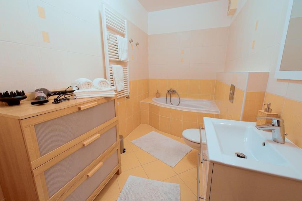 Apartman U Metra, 4 Hoste, Parking Free, Blizko O2 Arena Prag Exteriör bild