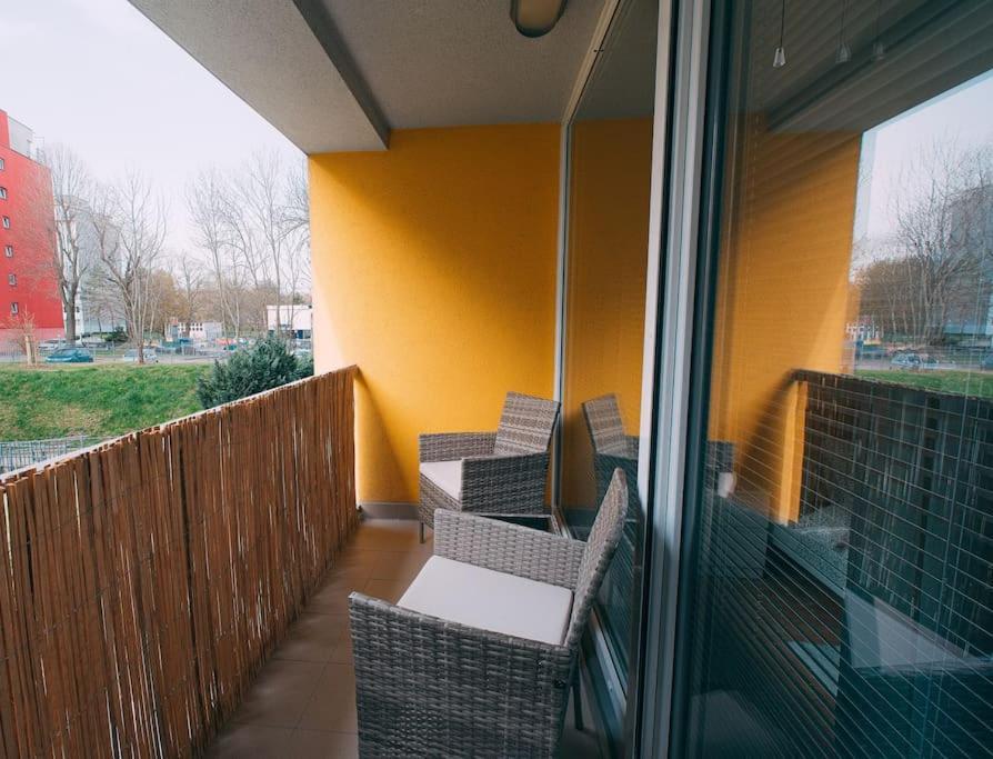 Apartman U Metra, 4 Hoste, Parking Free, Blizko O2 Arena Prag Exteriör bild